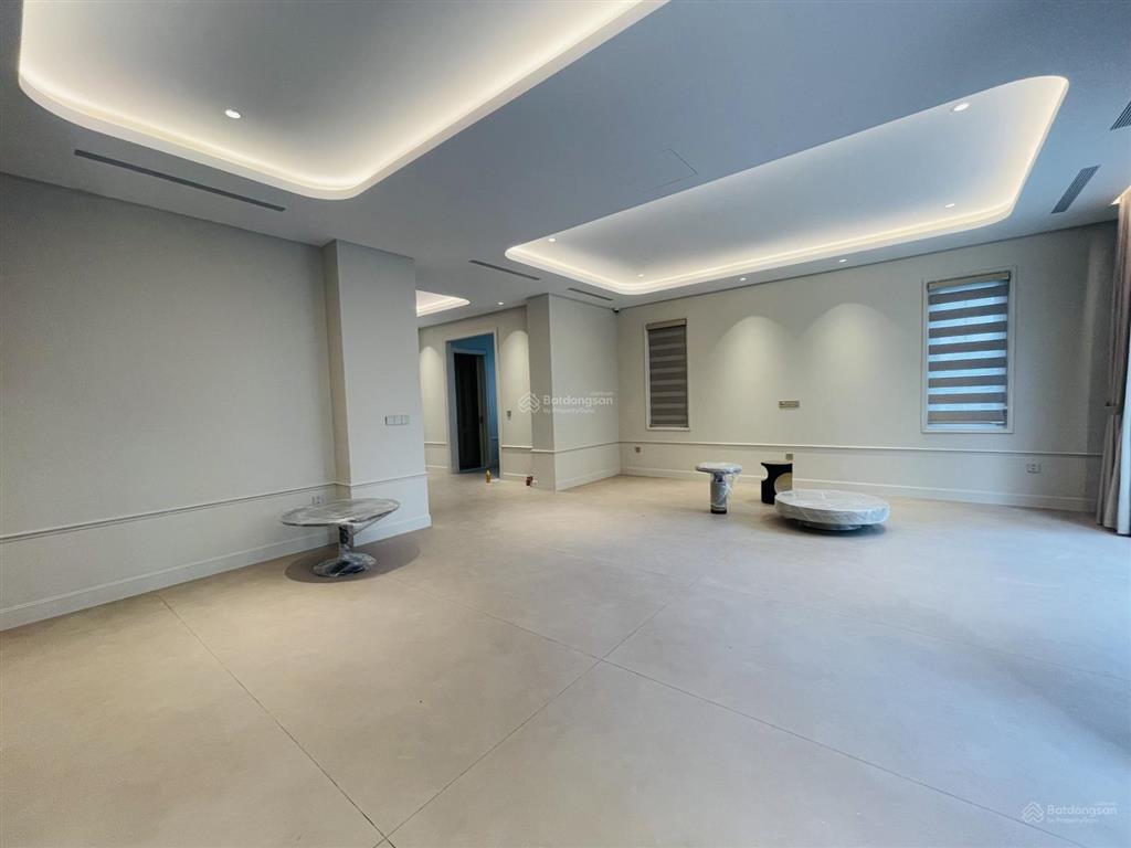 Cho thuê biệt thự đơn lập 400m² vinhomes riverside hoàn thiện full đồ mới tinh, chưa ở