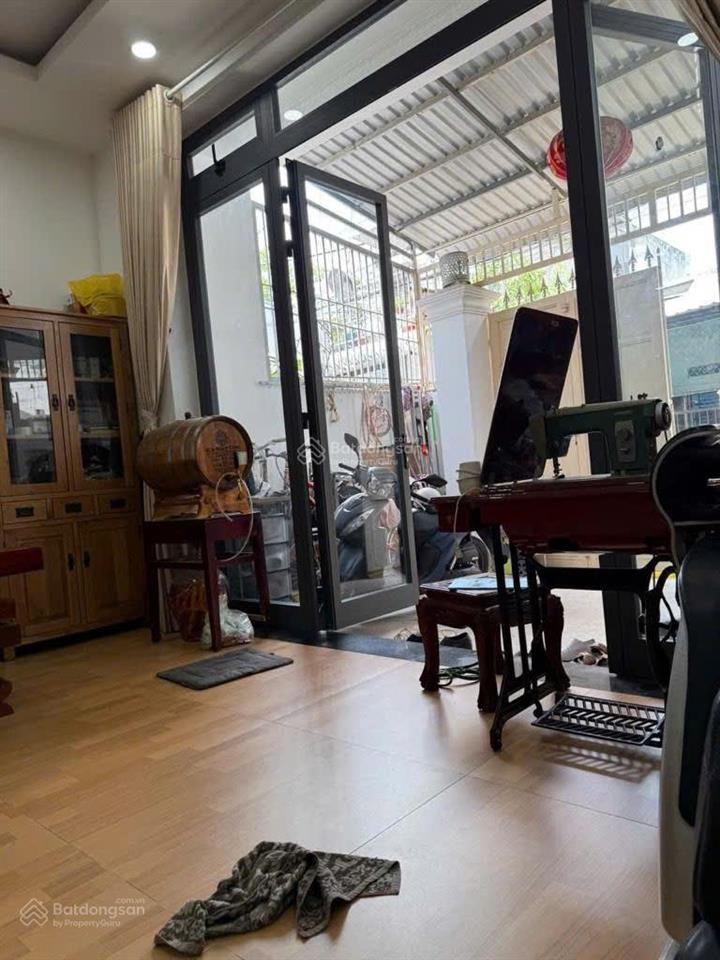 Nhà 3 tầng ngã tư thủ đức nhà 92m2 giá hơn 6 tỷ