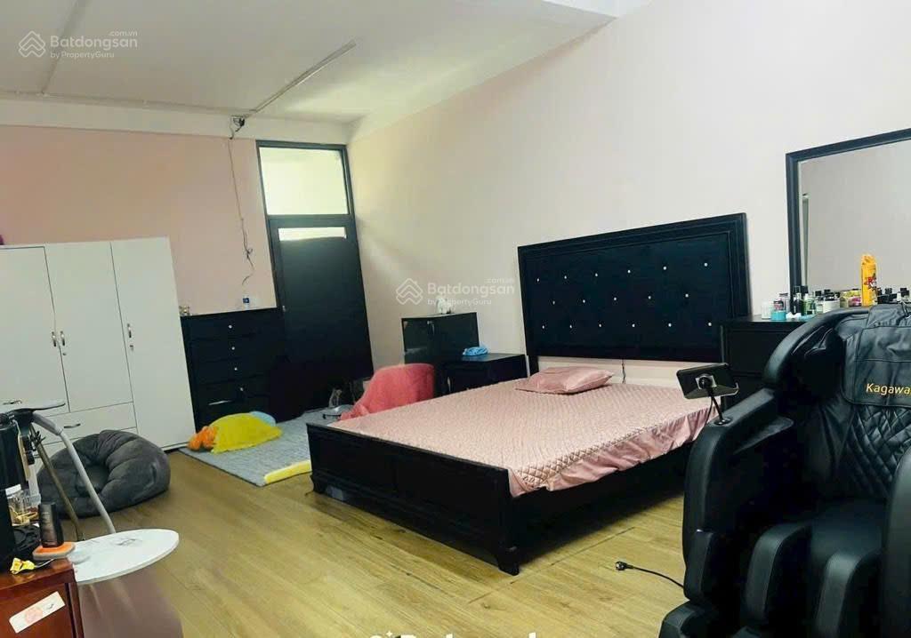 Nhà 3 tầng ngã tư thủ đức nhà 92m2 giá hơn 6 tỷ