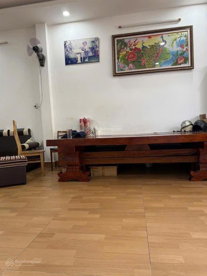 Nhà 3 tầng ngã tư thủ đức nhà 92m2 giá hơn 6 tỷ