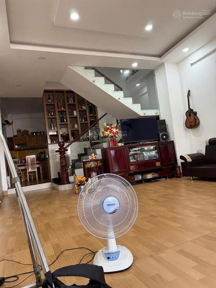 Nhà 3 tầng ngã tư thủ đức nhà 92m2 giá hơn 6 tỷ