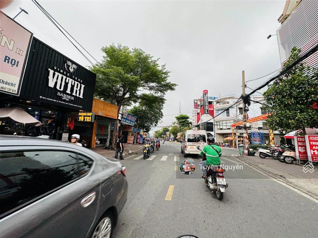 Ngộp  bán đất tặng dãy trọ 200m2 ngang 9.2m ngay trường đại học ngân hàng thích hợp xây chdv