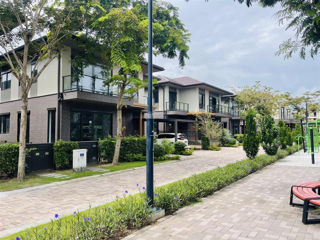 Biệt thự đơn lập 225m2 bán 10 tỷ thanh toán 30%, hỗ trợ vay 70%, ls tốt.  0938 919 ***