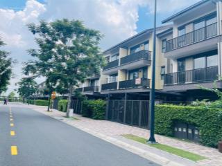 Bán gấp nhà phố vườn 2 lầu  giá 4.8 tỷ   0938 919 ***