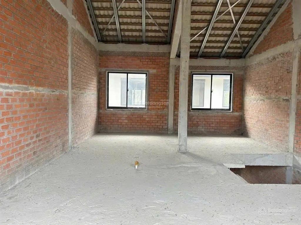 Bán gấp nhà phố vườn 2 lầu  giá 4.8 tỷ   0938 919 ***