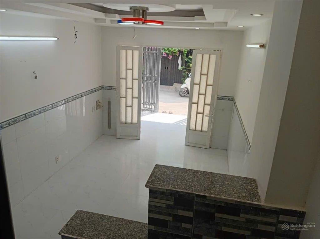 Nhà hxh 2 lầu ngang 6,4m chỉ 4,2 tỷ  ngay cầu long kiển. 0931 863 ***