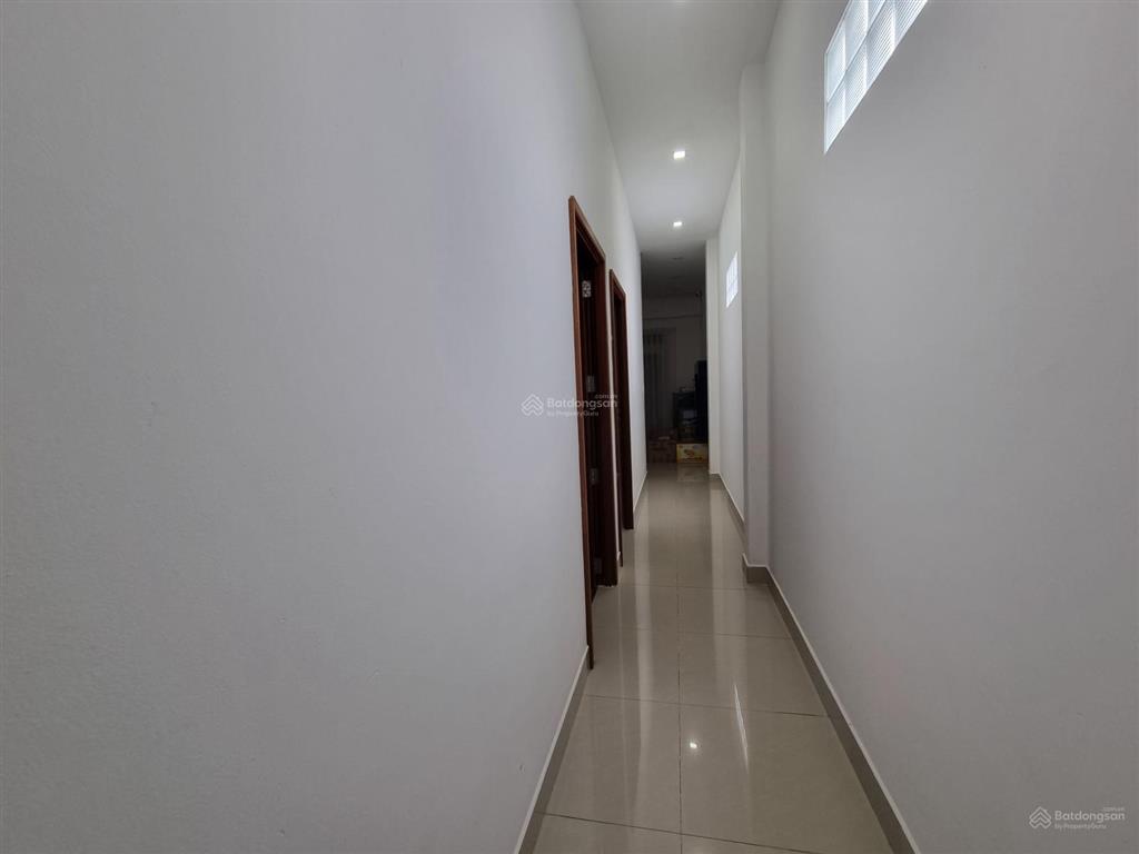 Giá tốt 161,8m2 chỉ 5,9 tỷ  nhà 2 lầu full nội thất hẻm xe hơi sát mặt tiền nguyễn văn ràng