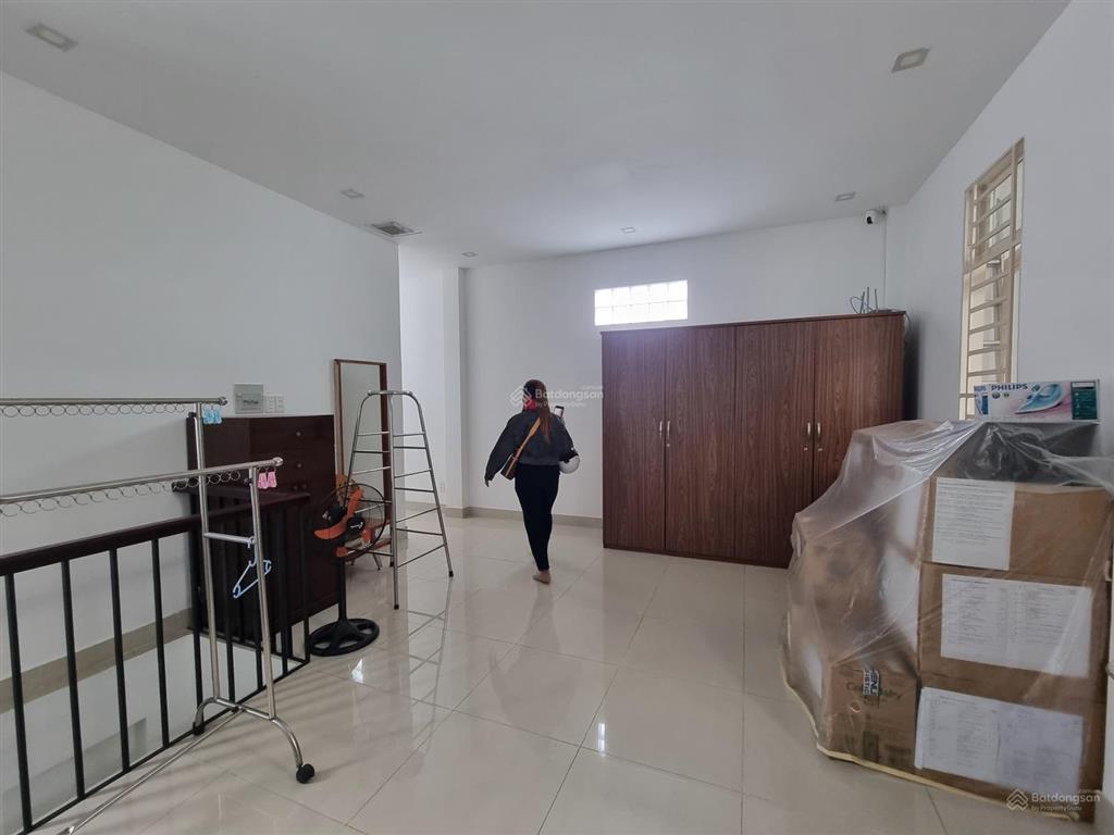 Giá tốt 161,8m2 chỉ 5,9 tỷ  nhà 2 lầu full nội thất hẻm xe hơi sát mặt tiền nguyễn văn ràng