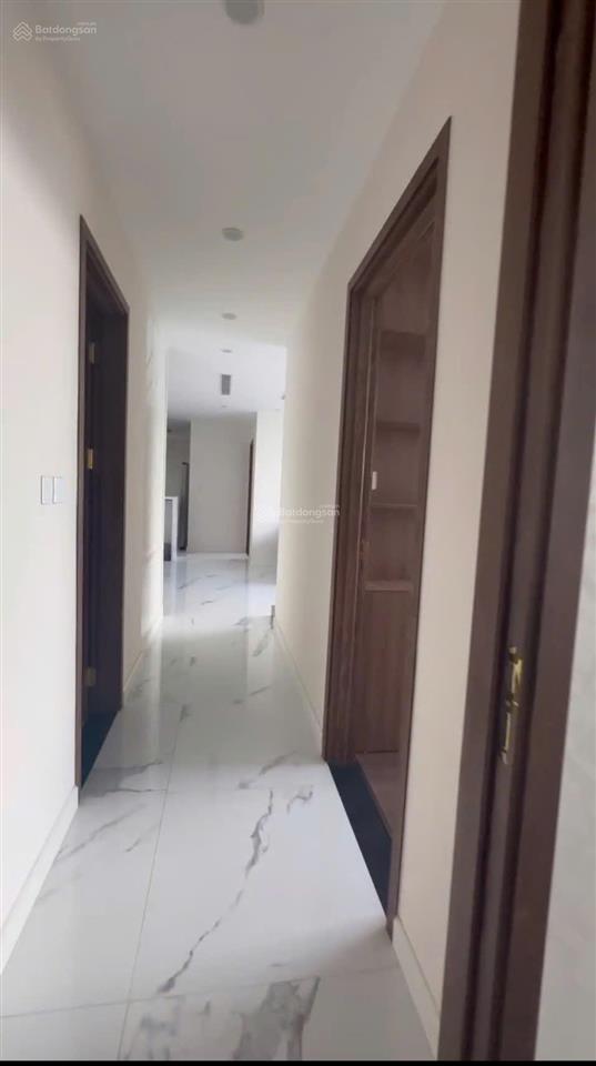 Chính chủ bán căn 106m sunshine city, view sông, sổ hồng, có vườn treo, 10,6 tỷ bao phí