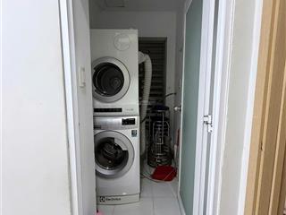 12tr5/tháng, căn góc, 2pn, 2wc, c/c screc, trường sa, p12, q3.