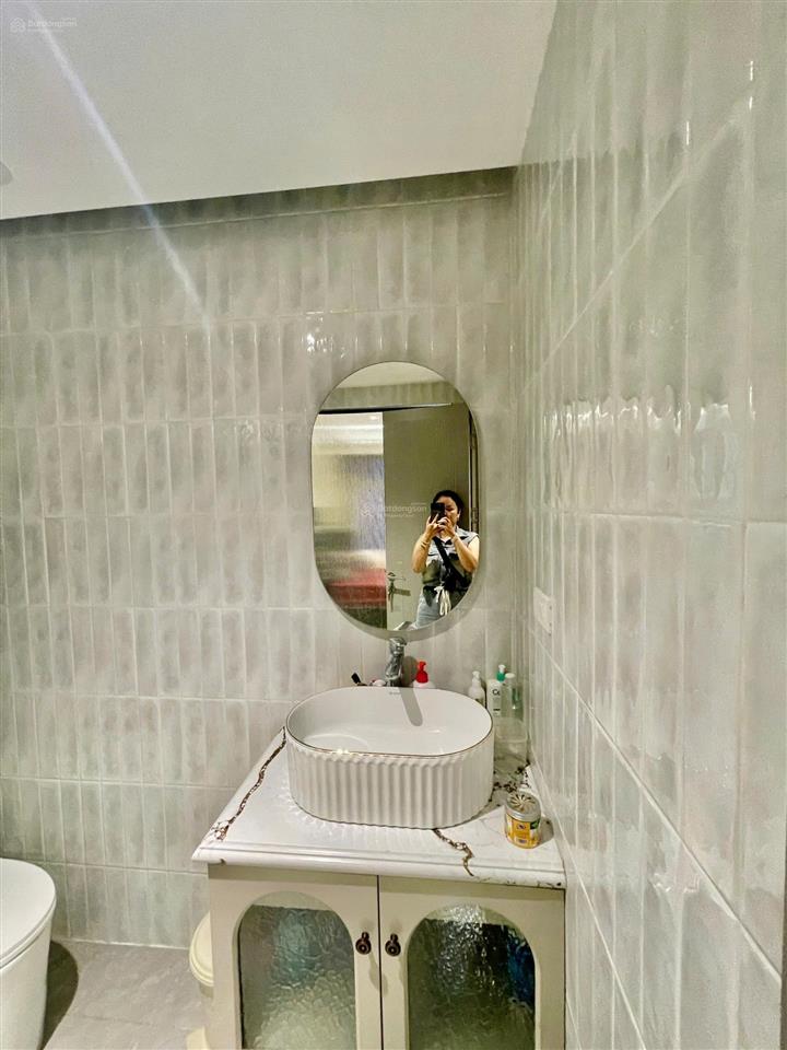 Căn nhà mới xây siêu đẹp phố ngọc khánh, có thang máy dt 40m2 x 6 tầng, mt 4m, giá 28tr