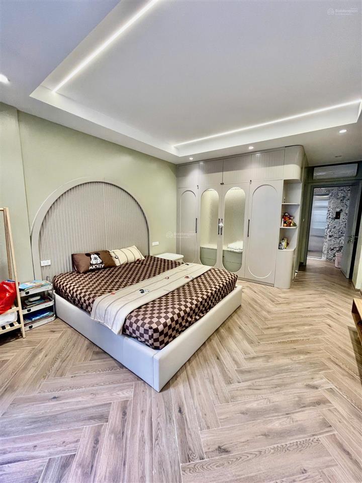 Căn nhà mới xây siêu đẹp phố ngọc khánh, có thang máy dt 40m2 x 6 tầng, mt 4m, giá 28tr