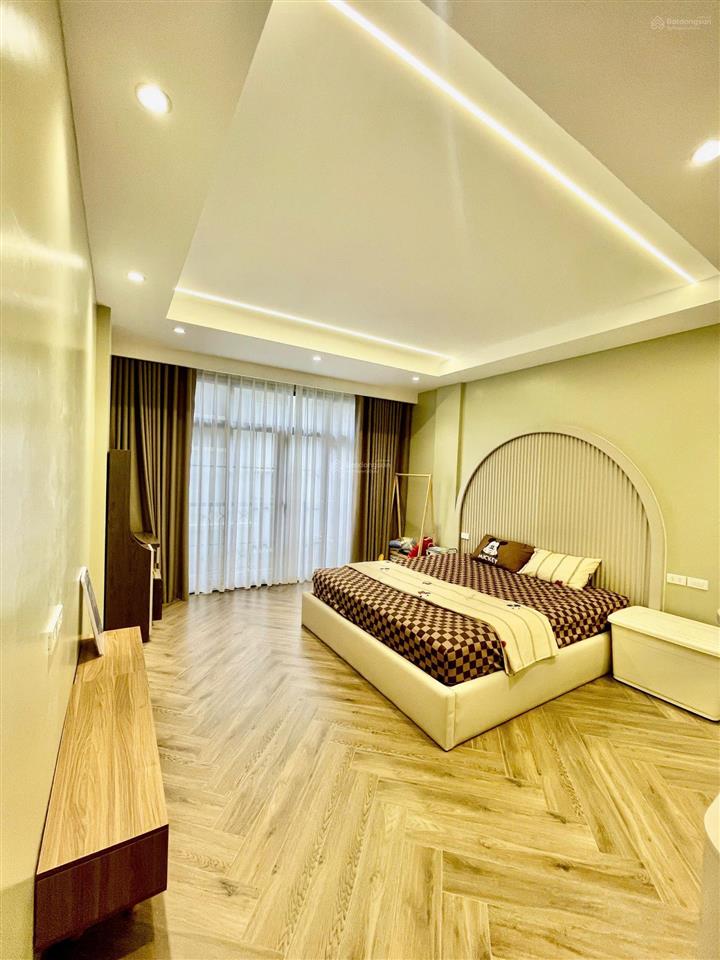Căn nhà mới xây siêu đẹp phố ngọc khánh, có thang máy dt 40m2 x 6 tầng, mt 4m, giá 28tr