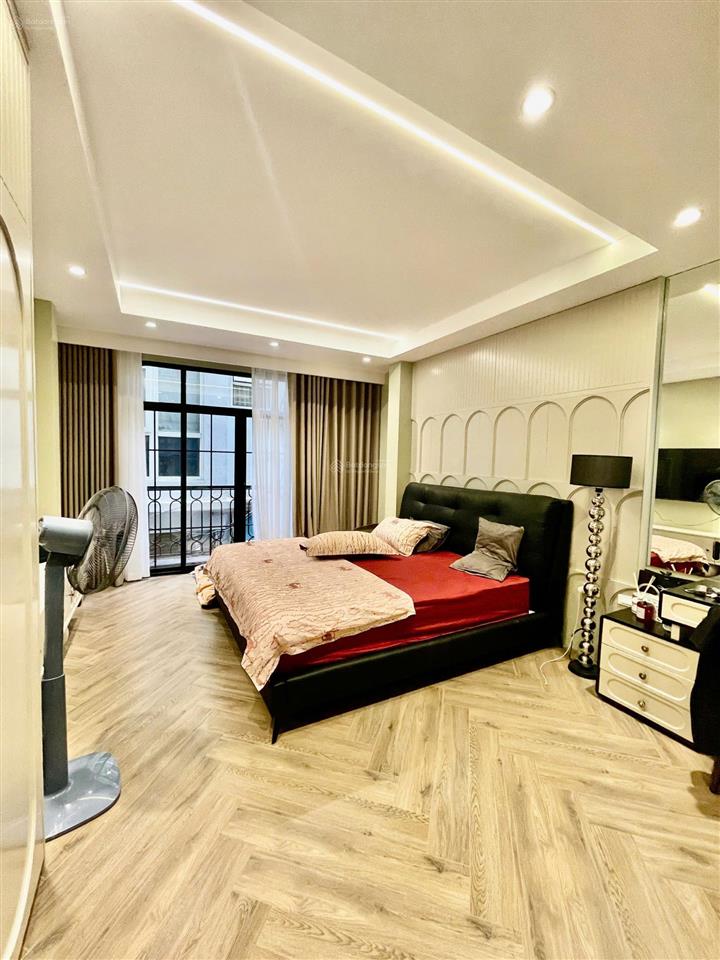 Căn nhà mới xây siêu đẹp phố ngọc khánh, có thang máy dt 40m2 x 6 tầng, mt 4m, giá 28tr