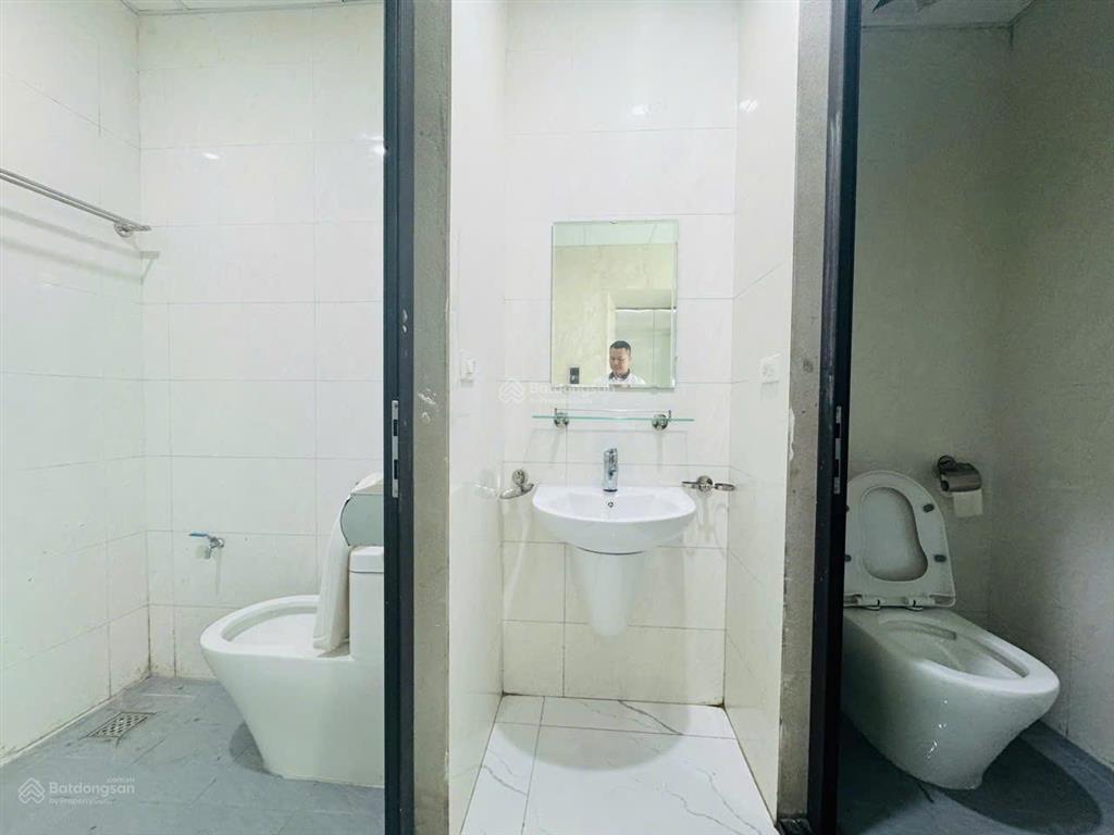 Cho thuê sàn vp phố chùa vua  phố huế, dt 140m2, mt 10m, giá 25 triệu. sàn thông, mới, đẹp