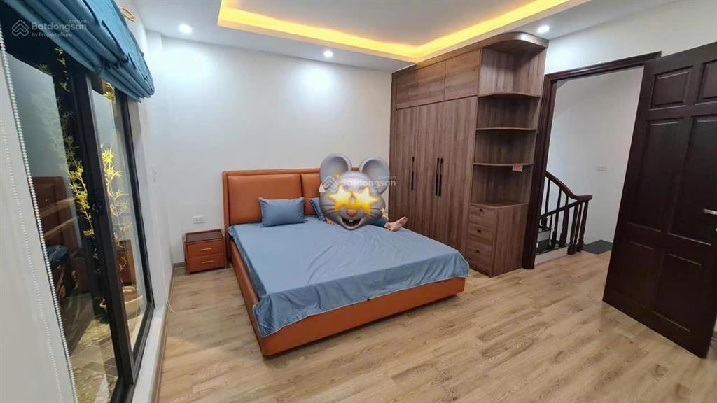 Ngõ thông  kinh doanh  ô tô 7 chỗ đỗ cửa