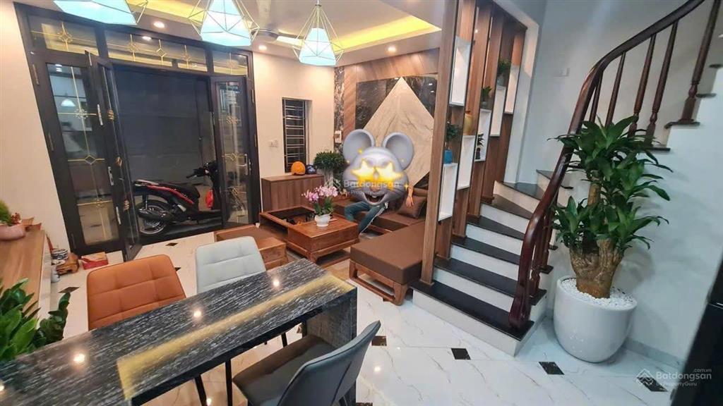 Ngõ thông  kinh doanh  ô tô 7 chỗ đỗ cửa