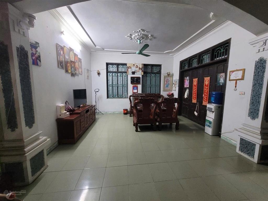 Nhà 3 tầng lô góc ô tô tránh tổ 16 tt đông anh  6,3 tỷ