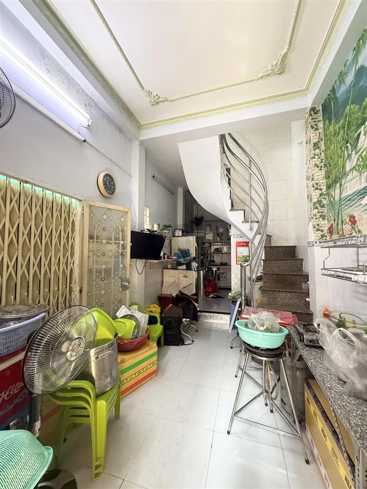 Dương bá trạc quận 8, 3 tầng 4pn gần 30m2 nhỉnh 3 tỷ