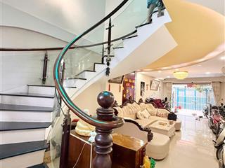 Nguyễn thị tần quận 8  2 bước sang quận 5, dt 106m2 ngang 4.3m, hẻm 5m