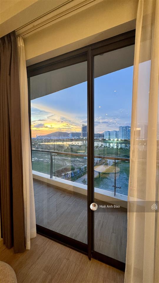 Nhận nhà ở ngay  bán nhanh căn 1 ngủ view biển hồ citadines  ban công rộng giá chỉ 2,8 tỷ