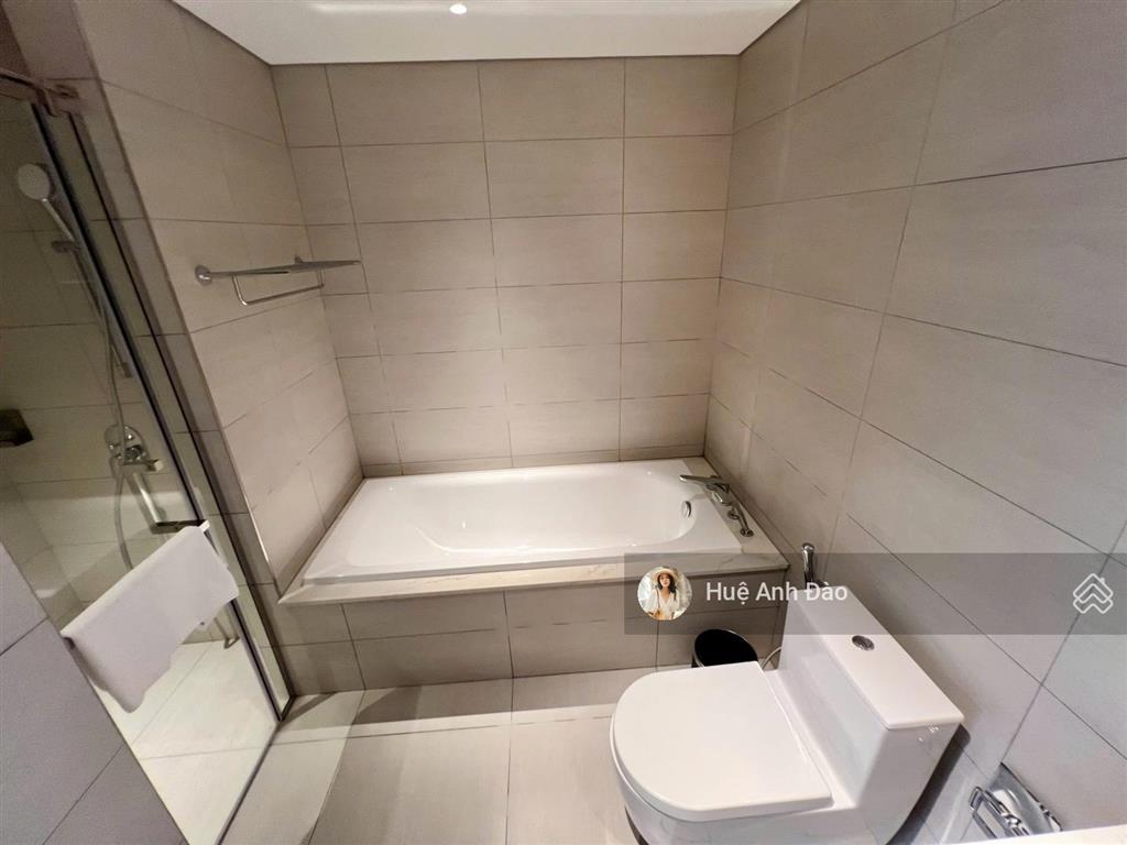 A la carte bán căn 2 phòng ngủ tòa a, view biển  không che chắn  căn giá tốt thị trường