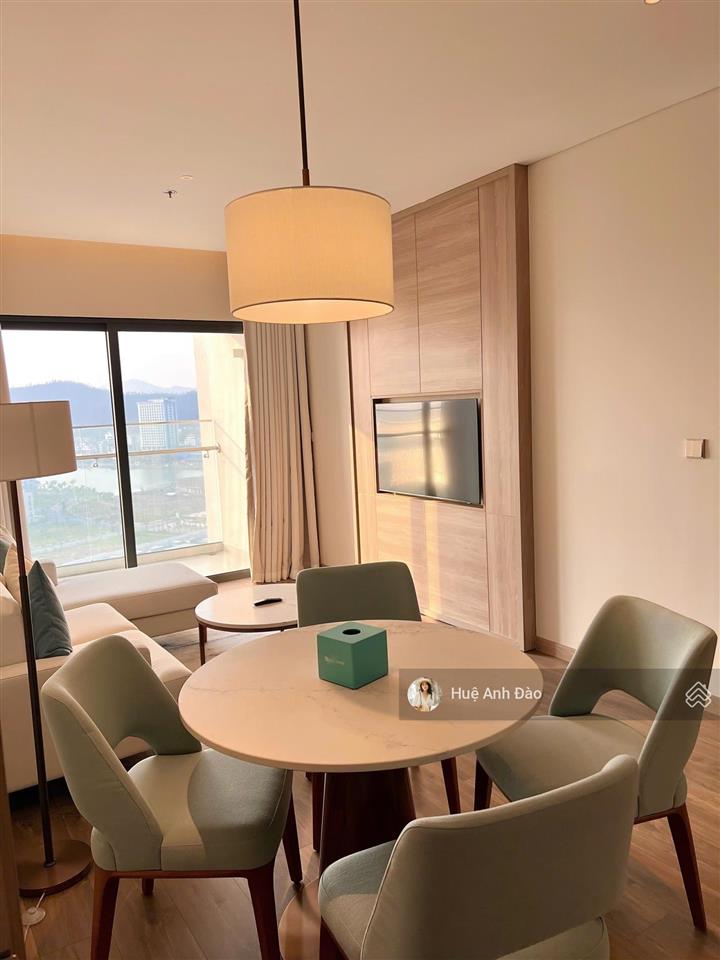 A la carte bán căn 2 phòng ngủ tòa a, view biển  không che chắn  căn giá tốt thị trường