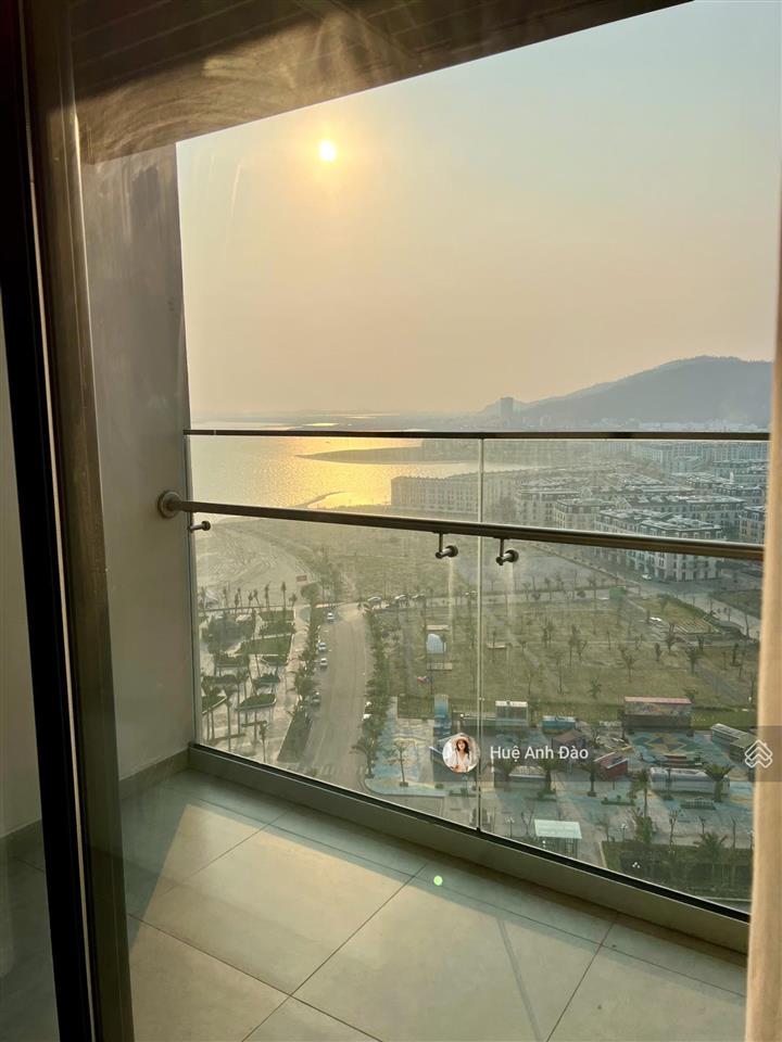 A la carte bán căn 2 phòng ngủ tòa a, view biển  không che chắn  căn giá tốt thị trường