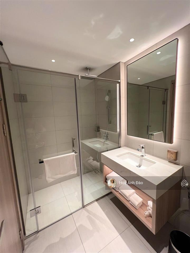 A la carte bán căn 2 phòng ngủ tòa a, view biển  không che chắn  căn giá tốt thị trường
