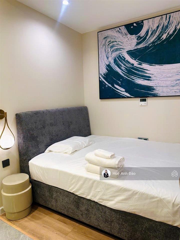 Bán nhanh căn 2 ngủ nhỏ 61m2  đủ đồ nội thất chỉ 3tỷ150