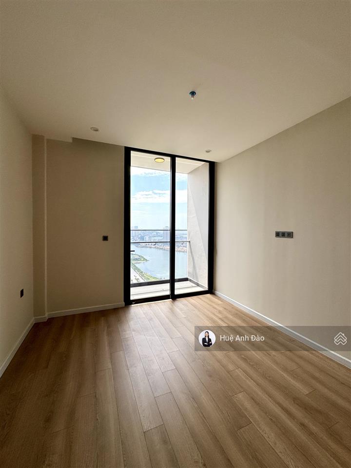 Icon40 bán bằng giá hđ căn studio diện tích rộng nhất toà nhà, hướng đảo rều  1tỷ9xx