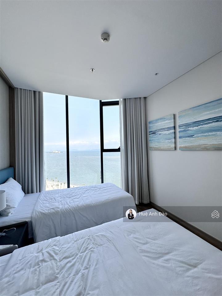 Hiếm có 5 tỷ! căn 2 ngủ view biển  ban công đông nam giá hời alacarte, một bước chân chạm cát