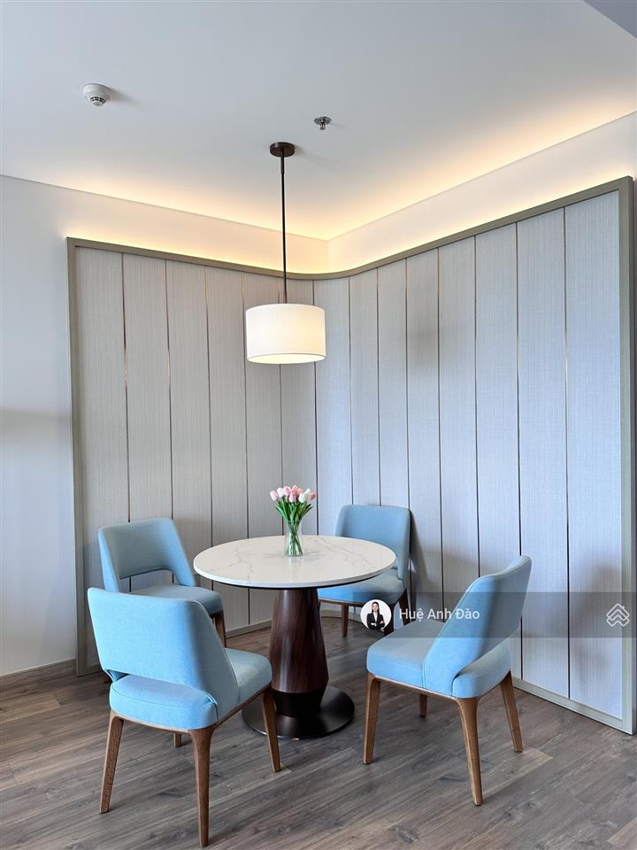 Hiếm có 5 tỷ! căn 2 ngủ view biển  ban công đông nam giá hời alacarte, một bước chân chạm cát