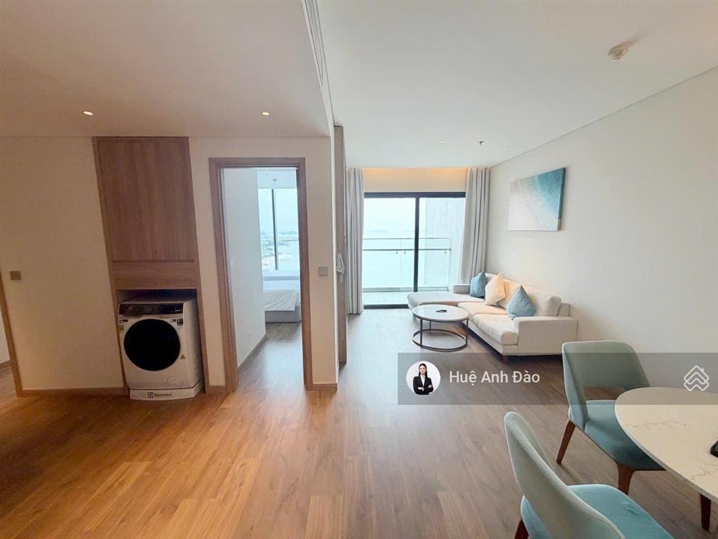Hiếm có 5 tỷ! căn 2 ngủ view biển  ban công đông nam giá hời alacarte, một bước chân chạm cát