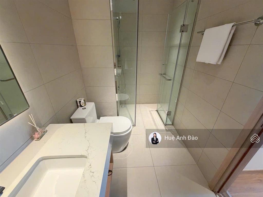 Hiếm có 5 tỷ! căn 2 ngủ view biển  ban công đông nam giá hời alacarte, một bước chân chạm cát