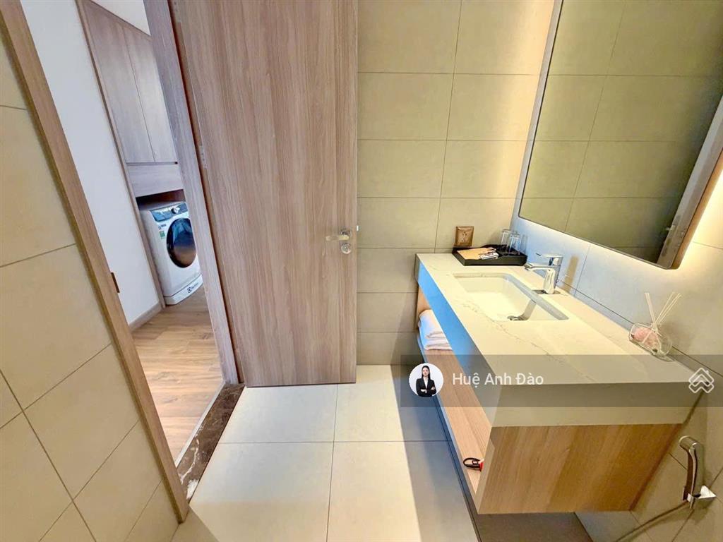 Hiếm có 5 tỷ! căn 2 ngủ view biển  ban công đông nam giá hời alacarte, một bước chân chạm cát