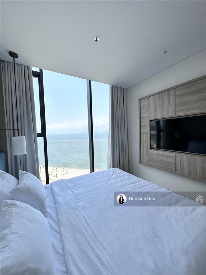 Hiếm có 5 tỷ! căn 2 ngủ view biển  ban công đông nam giá hời alacarte, một bước chân chạm cát
