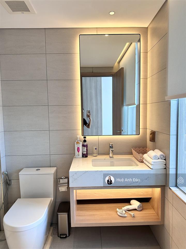 Hiếm có 5 tỷ! căn 2 ngủ view biển  ban công đông nam giá hời alacarte, một bước chân chạm cát