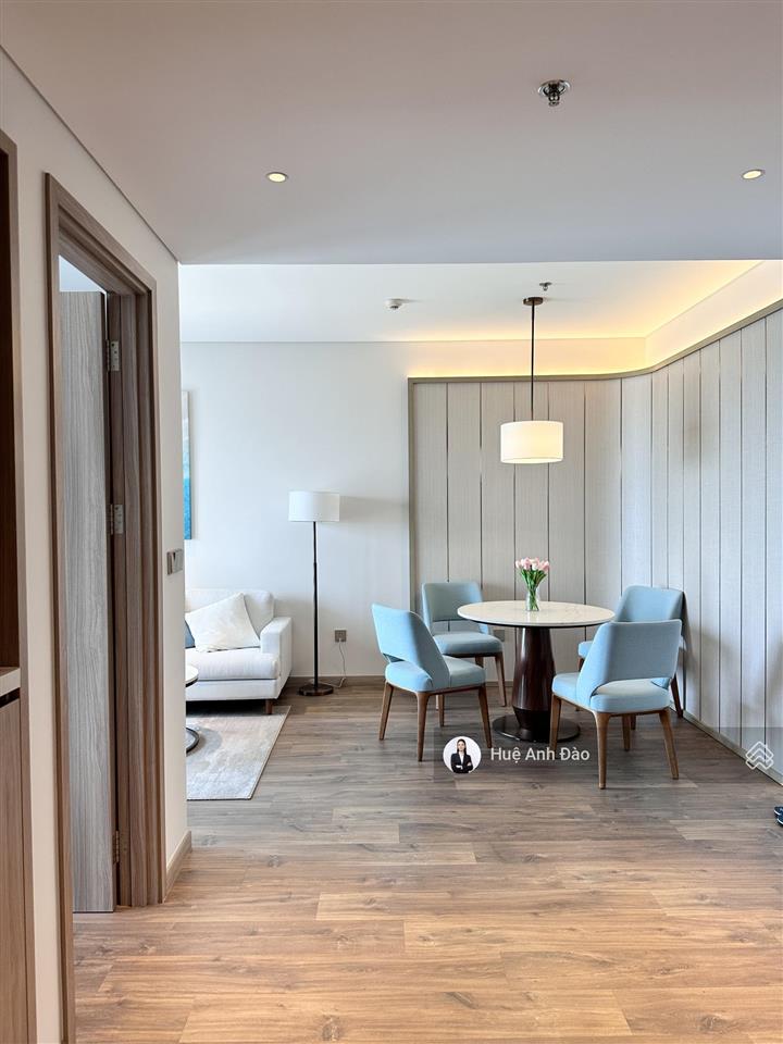 Hiếm có 5 tỷ! căn 2 ngủ view biển  ban công đông nam giá hời alacarte, một bước chân chạm cát