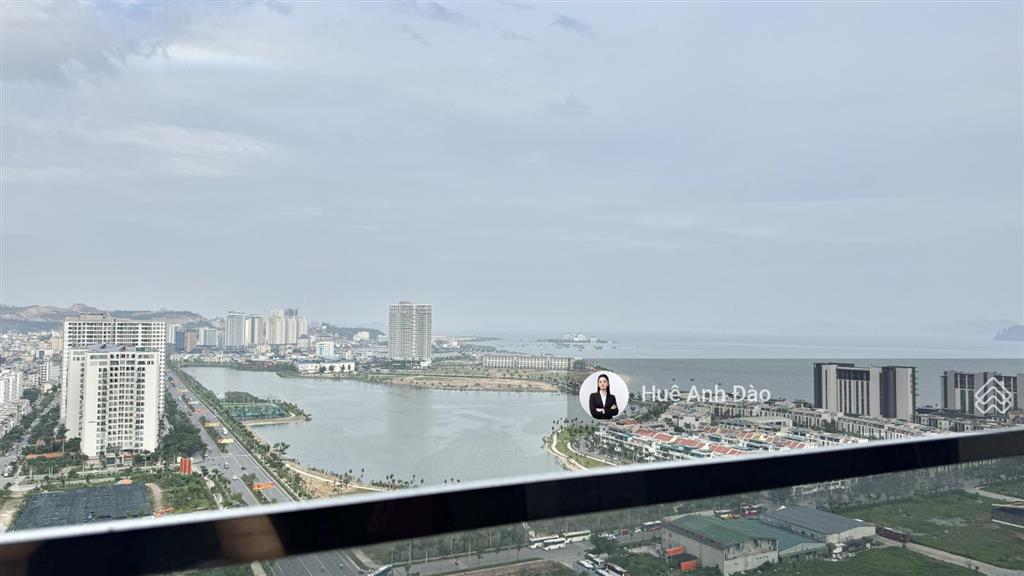 Bán bằng giá hợp đồng  căn 2 ngủ góc đông nam, view đảo rều mát mẻ  chỉ 3,2 tỷ