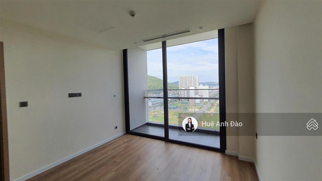 Bán bằng giá hợp đồng  căn 2 ngủ góc đông nam, view đảo rều mát mẻ  chỉ 3,2 tỷ