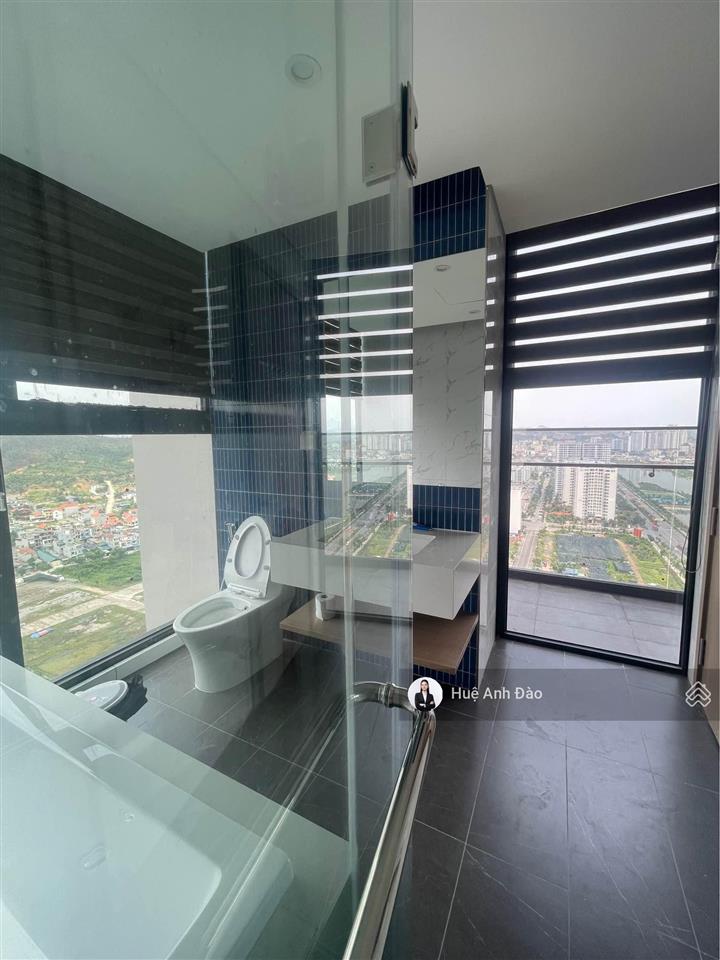 Bán bằng giá hợp đồng  căn 2 ngủ góc đông nam, view đảo rều mát mẻ  chỉ 3,2 tỷ