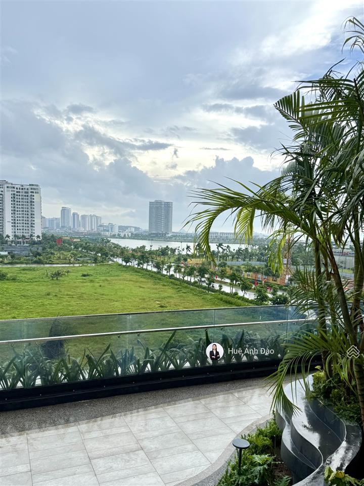 Bán bằng giá hợp đồng  căn 2 ngủ góc đông nam, view đảo rều mát mẻ  chỉ 3,2 tỷ