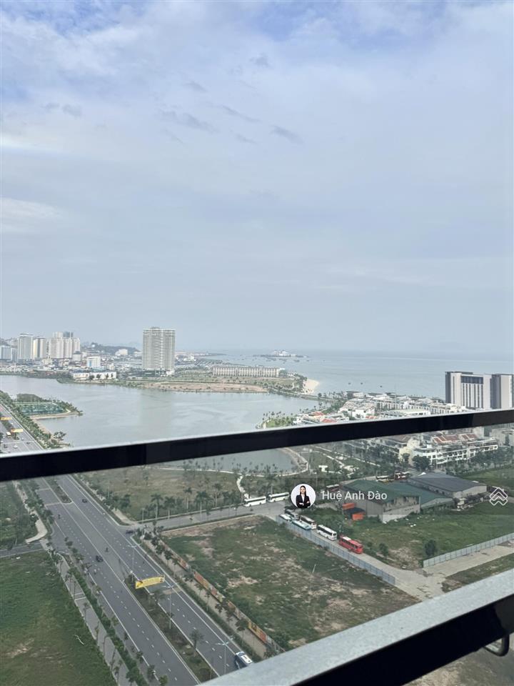 Bán bằng giá hợp đồng  căn 2 ngủ góc đông nam, view đảo rều mát mẻ  chỉ 3,2 tỷ