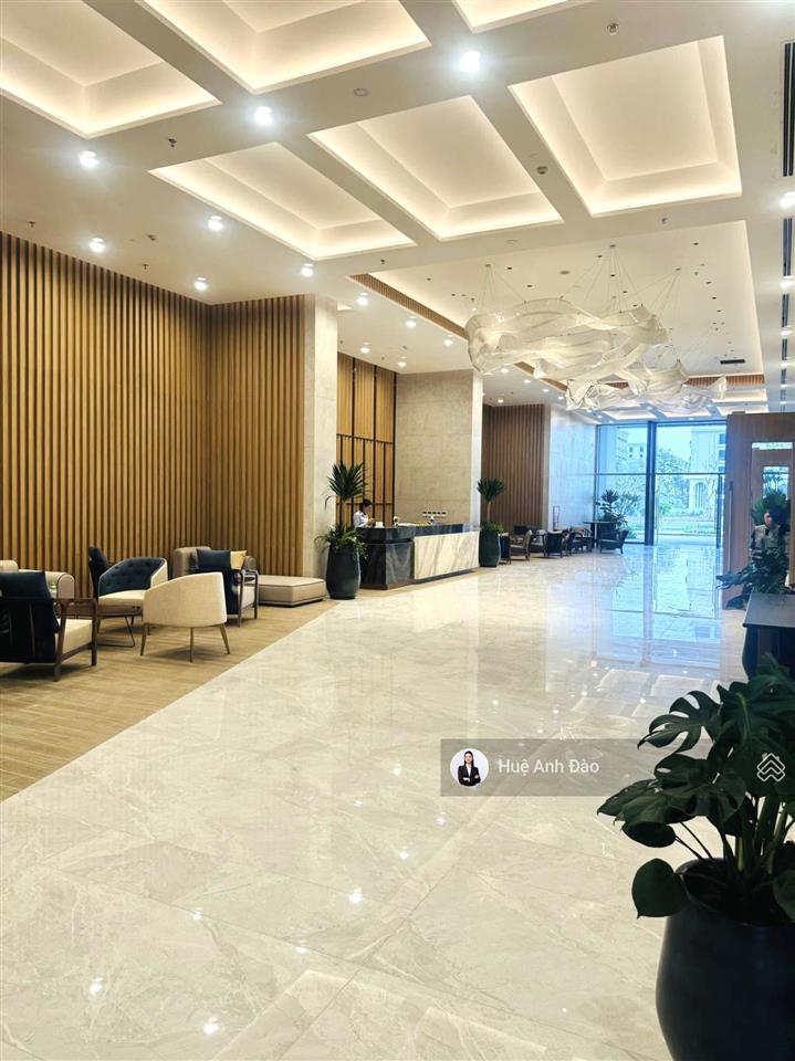 Bán bằng giá hợp đồng  căn 2 ngủ góc đông nam, view đảo rều mát mẻ  chỉ 3,2 tỷ