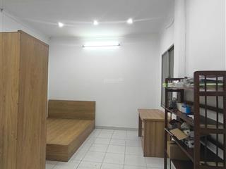 Cho thuê phòng rộng nội thất cơ bản có ban công ngay mặt tiền thăng long, gần vòng xoay lăng gia cả