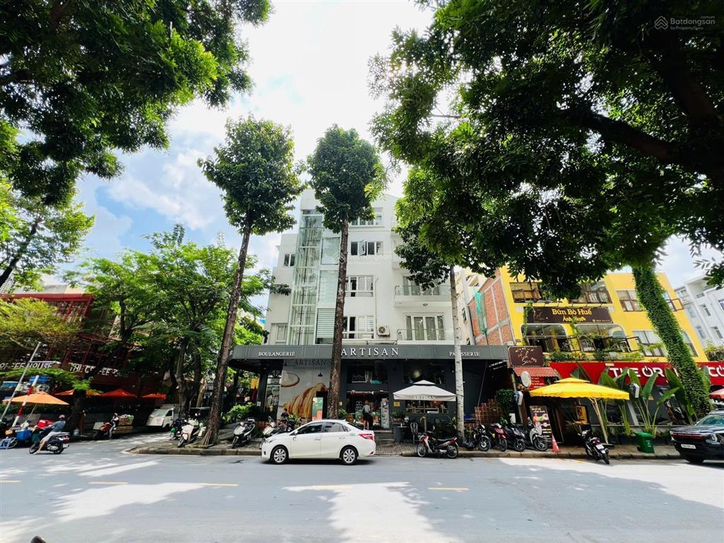 Cho thuê nhà phố góc 2 mặt tiền đắc địa trung tâm night town phú mỹ hưng