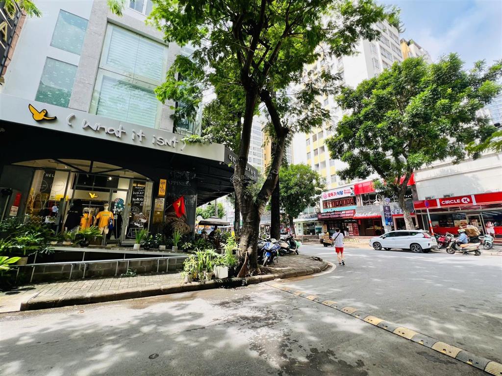 Cho thuê nhà phố góc 2 mặt tiền đắc địa trung tâm night town phú mỹ hưng
