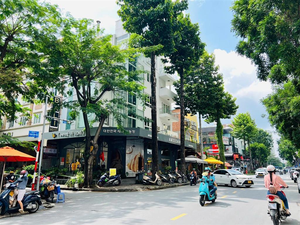 Cho thuê nhà phố góc 2 mặt tiền đắc địa trung tâm night town phú mỹ hưng