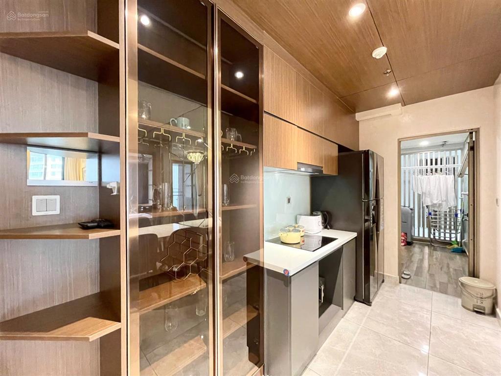 Cho thuê căn hộ tầng cao midtown m8  the peak